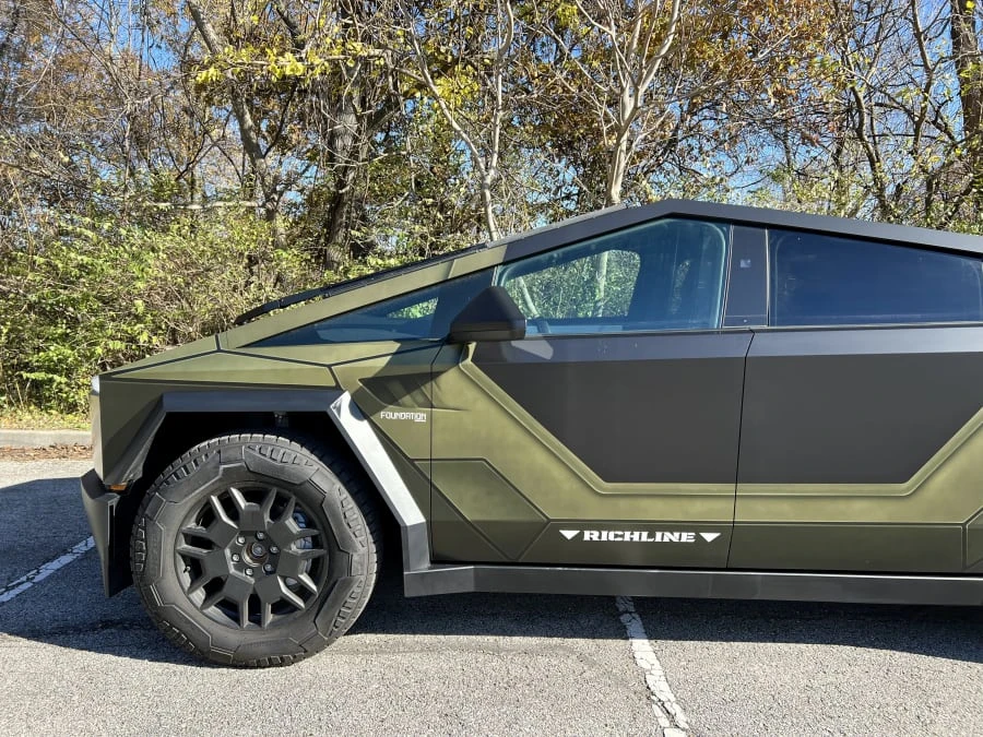 2024 Tesla Cybertruck - Image 19 of 31