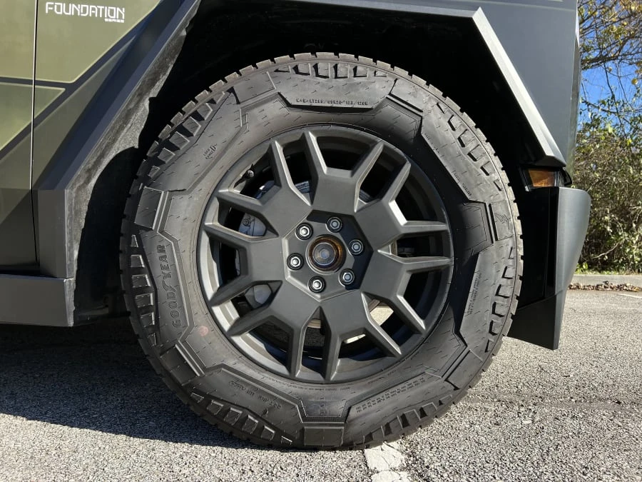 2024 Tesla Cybertruck - Image 16 of 31