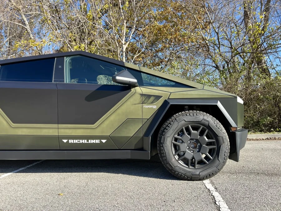2024 Tesla Cybertruck - Image 17 of 31