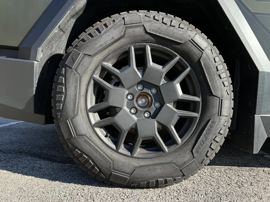 2024 Tesla Cybertruck - Image 14 of 31