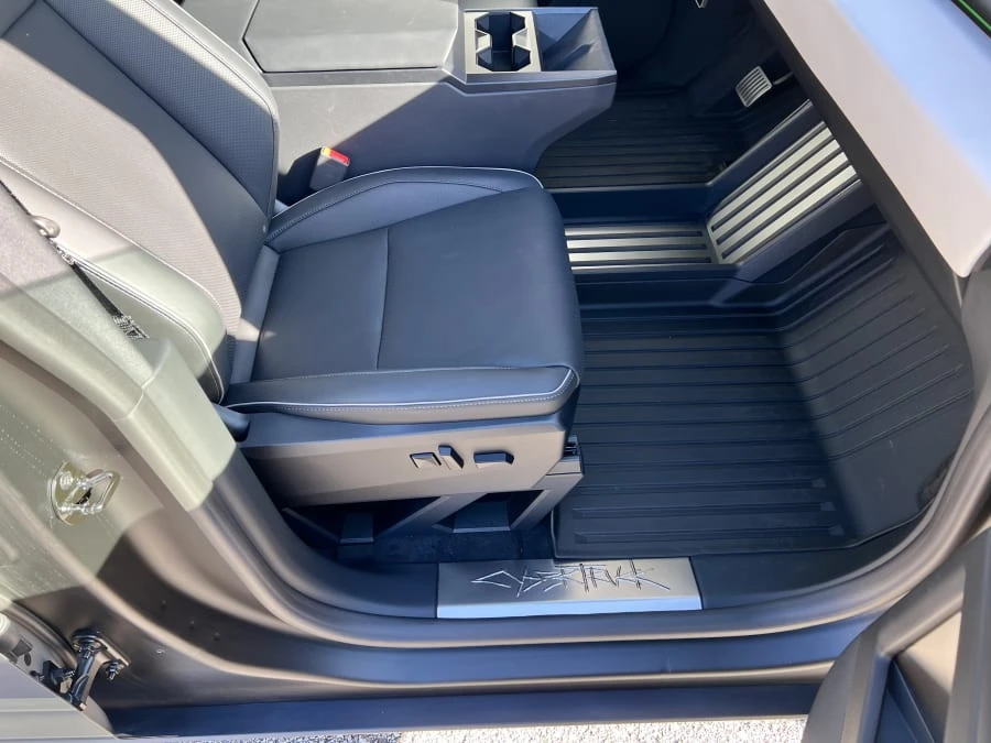 2024 Tesla Cybertruck - Image 23 of 31