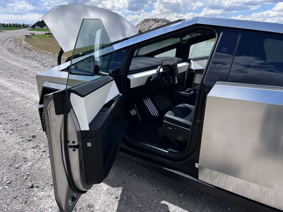 2024 Tesla Cybertruck - Image 24 of 31
