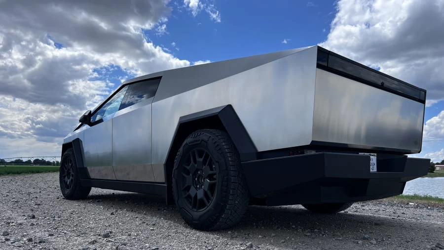 2024 Tesla Cybertruck - Image 11 of 31