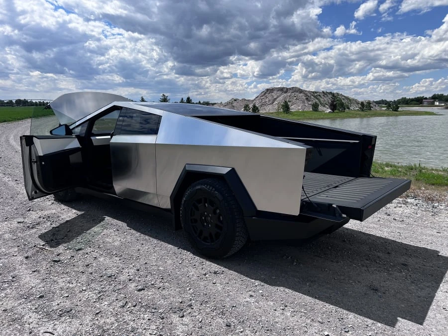 2024 Tesla Cybertruck - Image 23 of 31