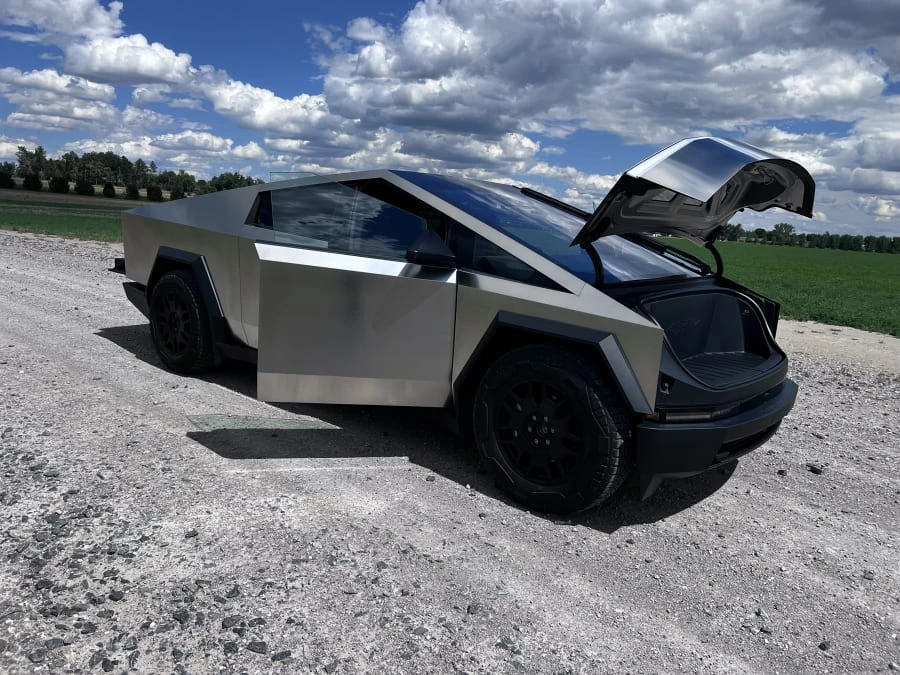 2024 Tesla Cybertruck - Image 20 of 31