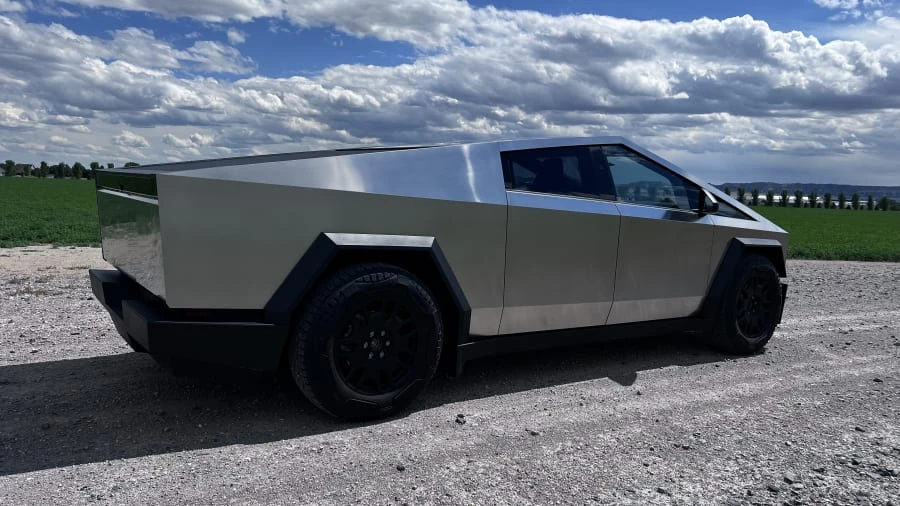 2024 Tesla Cybertruck - Image 13 of 31