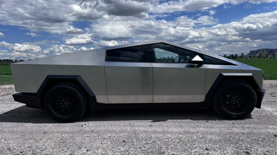 2024 Tesla Cybertruck - Image 2 of 31