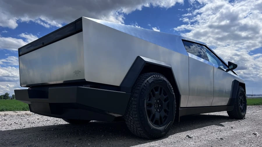 2024 Tesla Cybertruck - Image 8 of 31