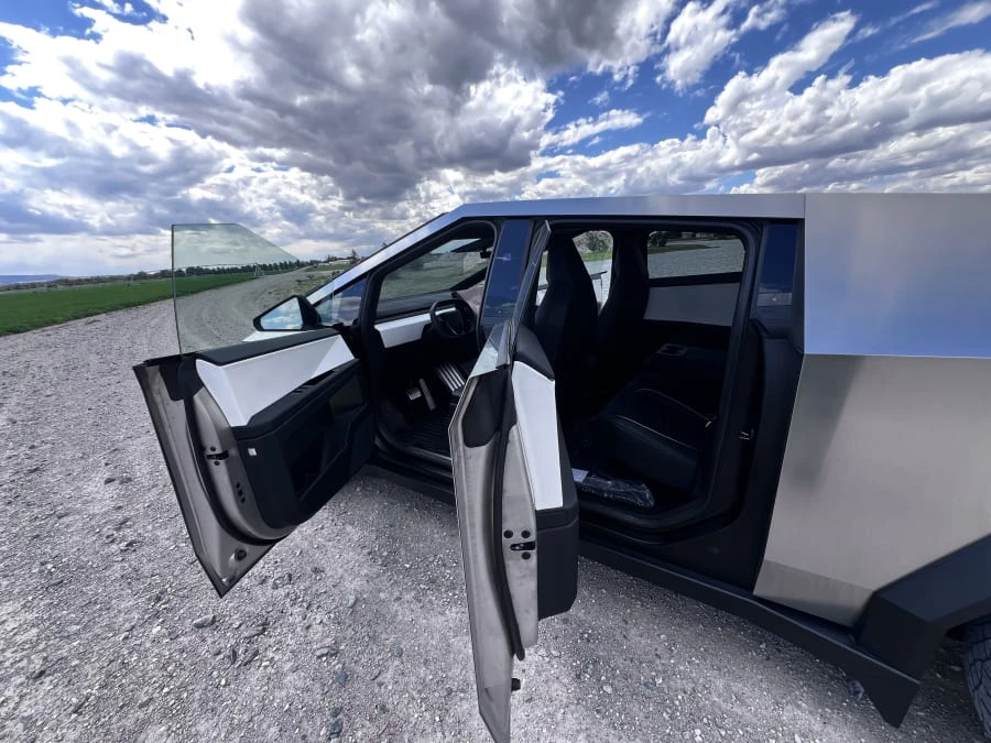 2024 Tesla Cybertruck - Image 27 of 31