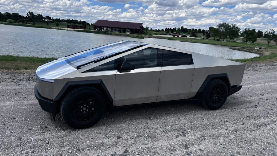 2024 Tesla Cybertruck - Image 15 of 31