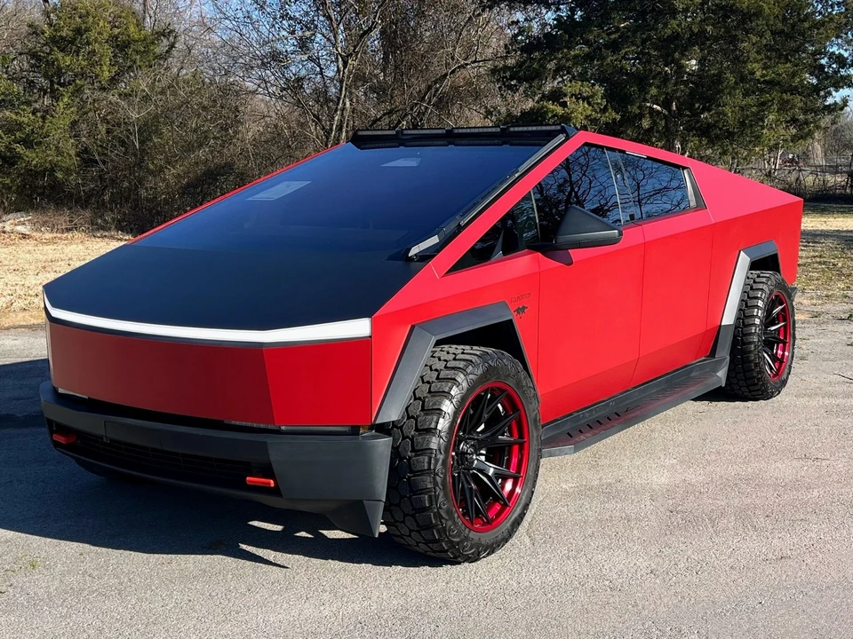 2024 Tesla Cybertruck - Image 2 of 12