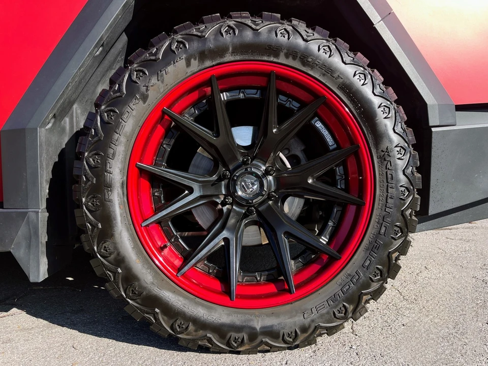 2024 Tesla Cybertruck - Image 10 of 12