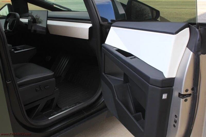 2024 Tesla Cybertruck - Image 15 of 22