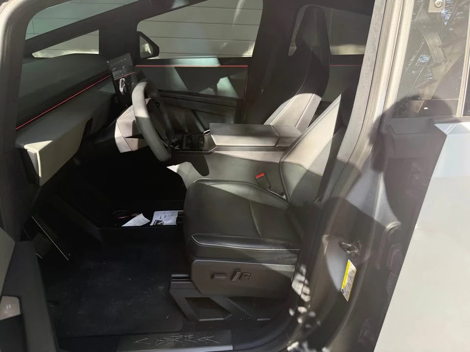 2024 Tesla Cybertruck - Image 4 of 5