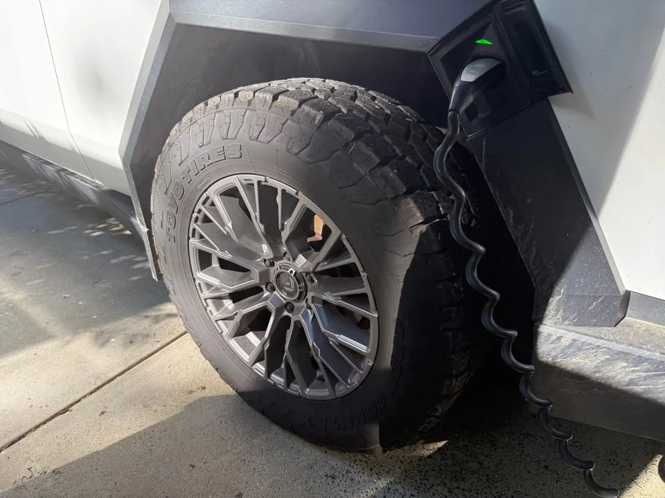 2024 Tesla Cybertruck - Image 3 of 5
