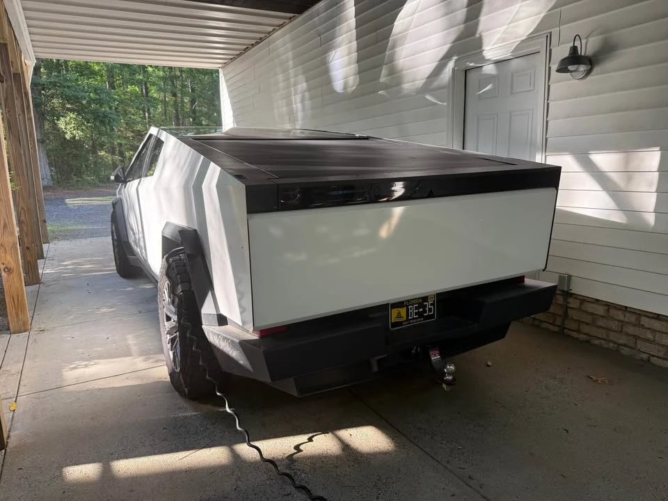 2024 Tesla Cybertruck - Image 2 of 5