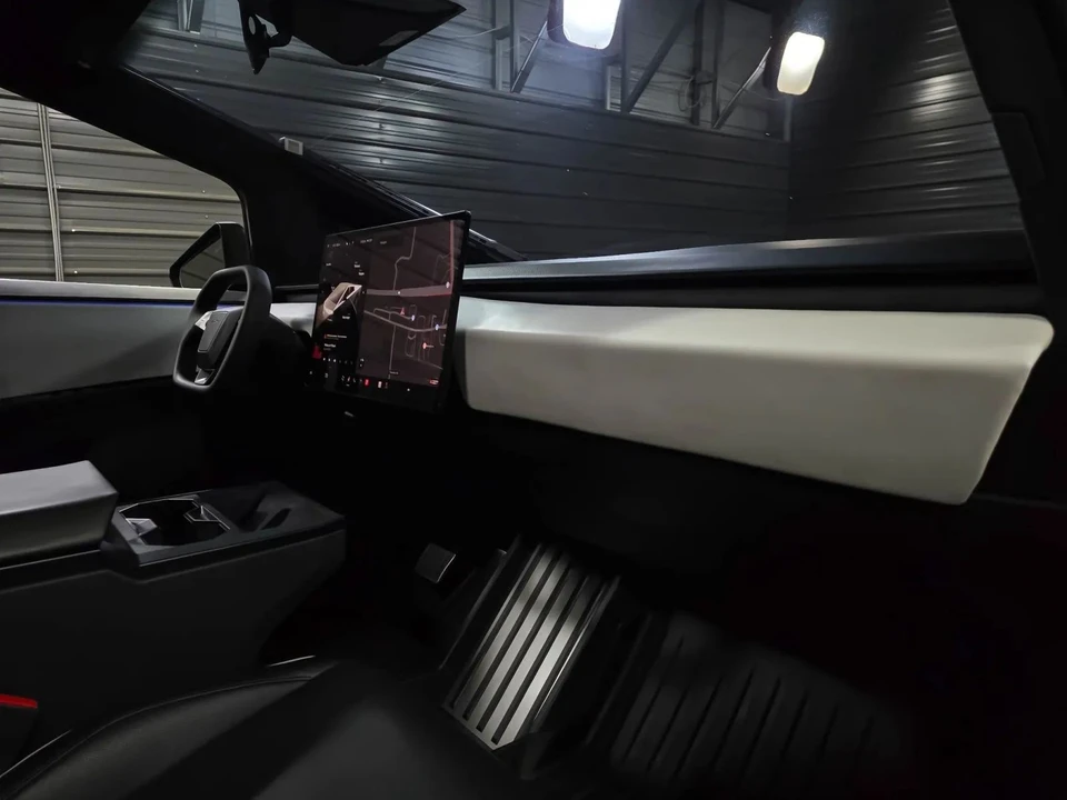 2024 Tesla Cybertruck - Image 17 of 21