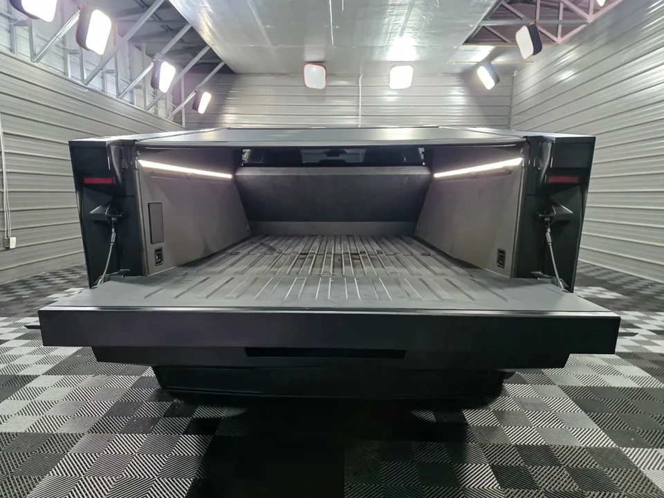 2024 Tesla Cybertruck - Image 10 of 12