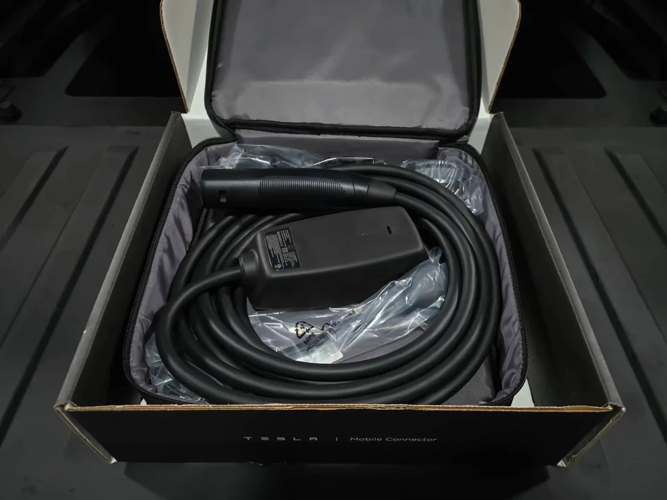 2024 Tesla Cybertruck - Image 12 of 12