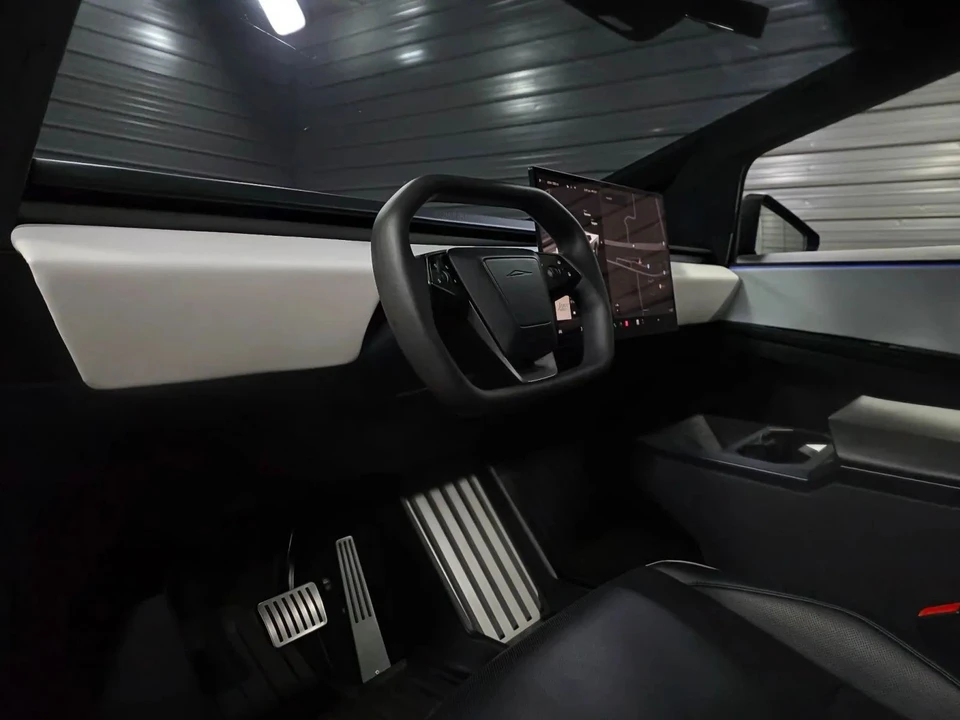 2024 Tesla Cybertruck - Image 15 of 21