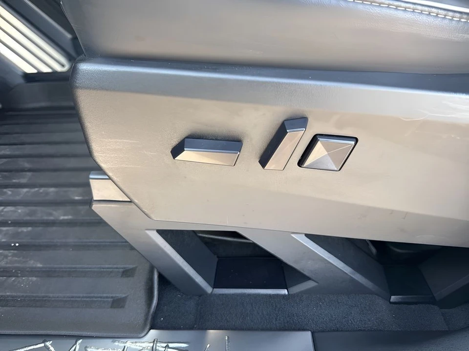 2024 Tesla Cybertruck - Image 10 of 12