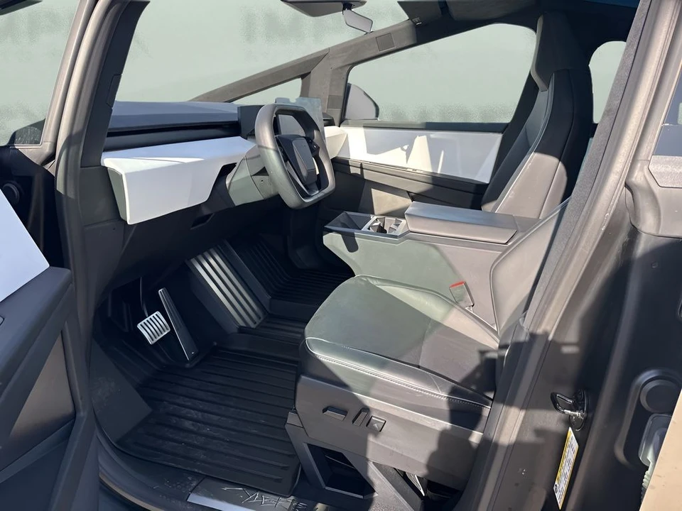2024 Tesla Cybertruck - Image 10 of 12