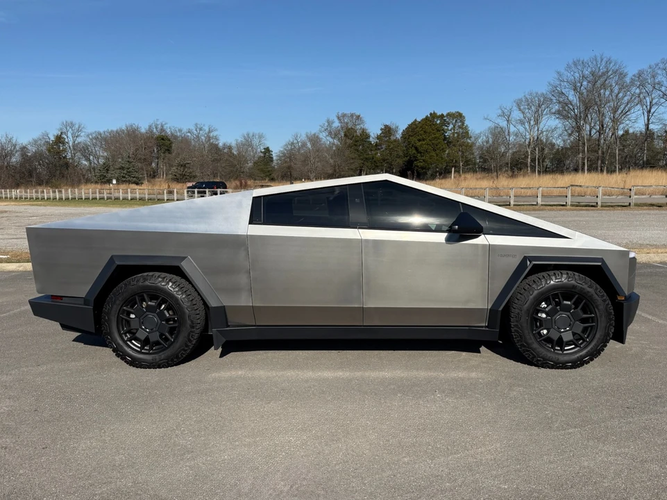 2024 Tesla Cybertruck - Image 7 of 12