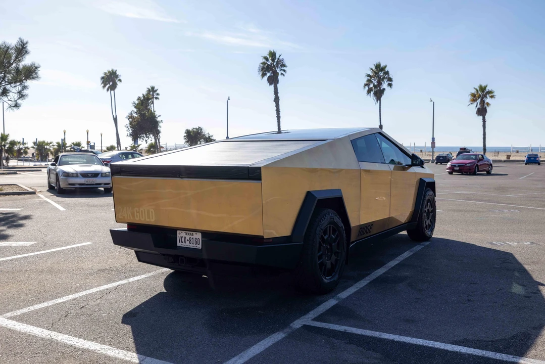 2024 Tesla Cybertruck - Image 12 of 31
