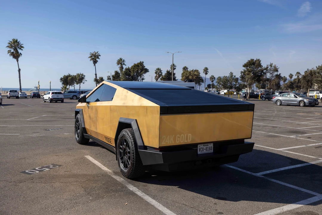 2024 Tesla Cybertruck - Image 11 of 31
