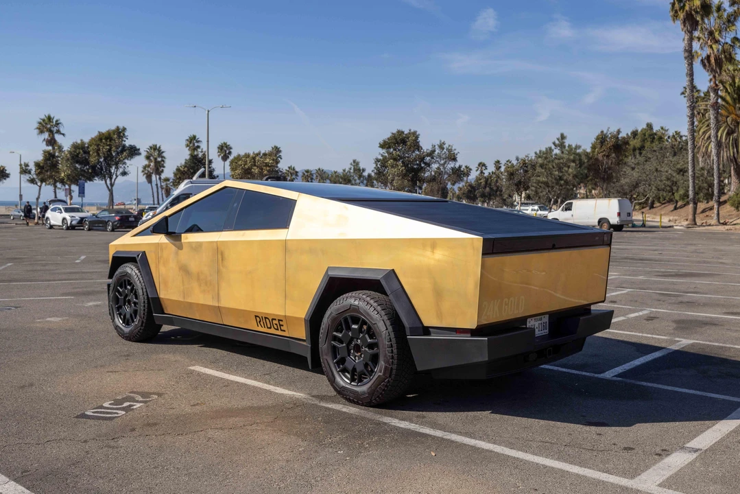2024 Tesla Cybertruck - Image 10 of 31