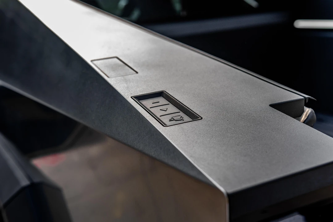 2024 Tesla Cybertruck - Image 19 of 31