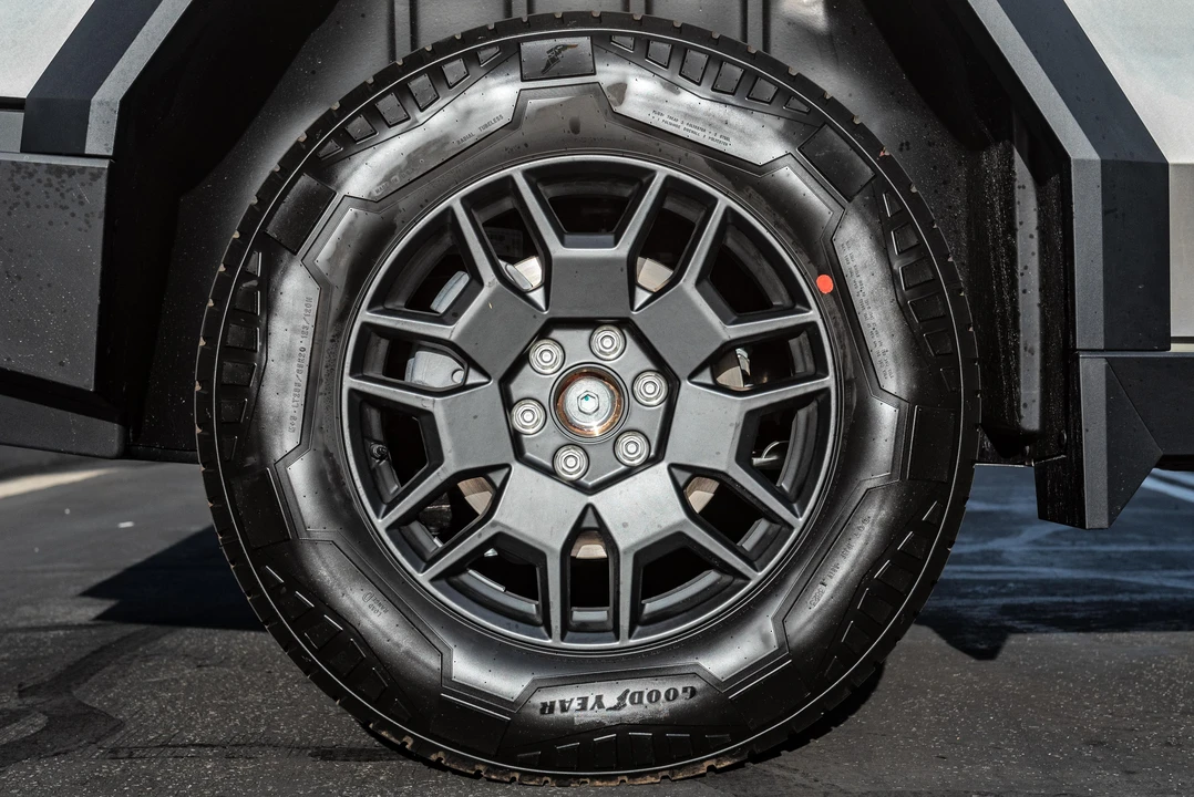 2024 Tesla Cybertruck - Image 22 of 31