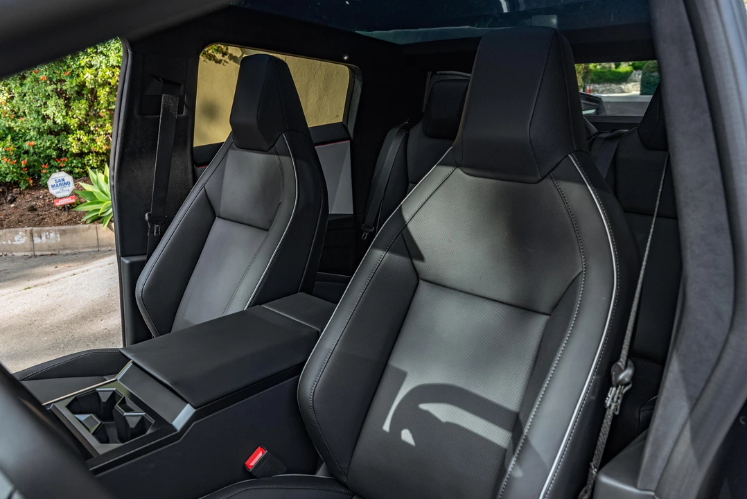 2024 Tesla Cybertruck - Image 28 of 31