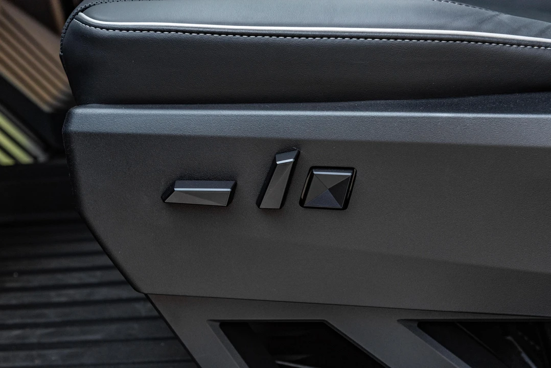 2024 Tesla Cybertruck - Image 30 of 31