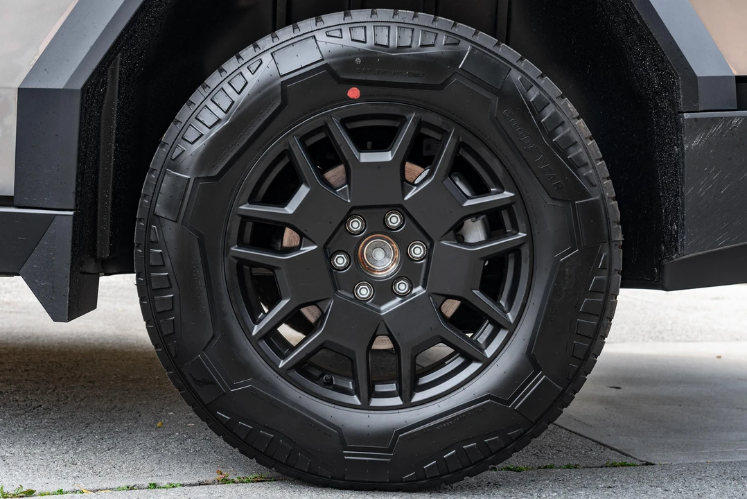 2024 Tesla Cybertruck - Image 21 of 31