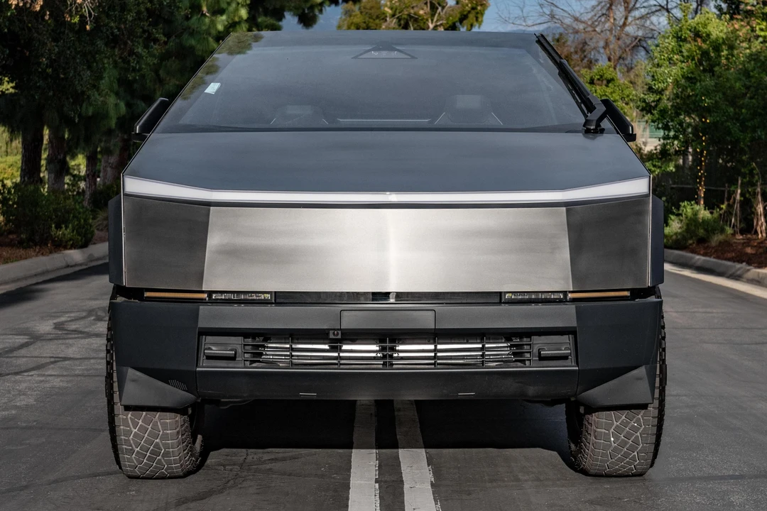 2024 Tesla Cybertruck - Image 2 of 31