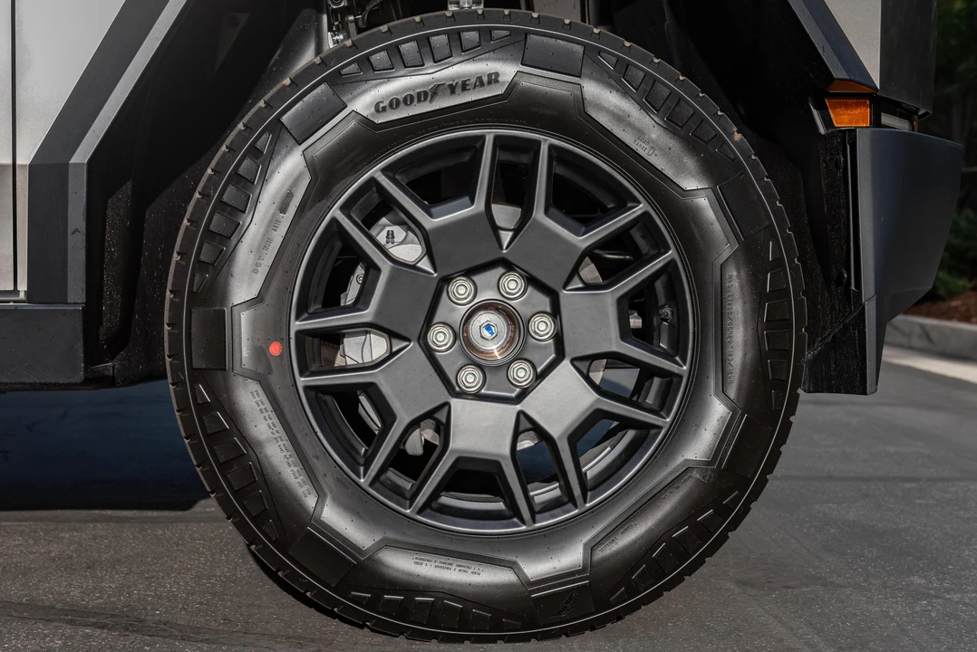 2024 Tesla Cybertruck - Image 23 of 31