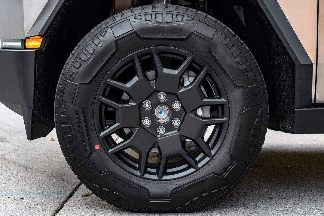 2024 Tesla Cybertruck - Image 20 of 31