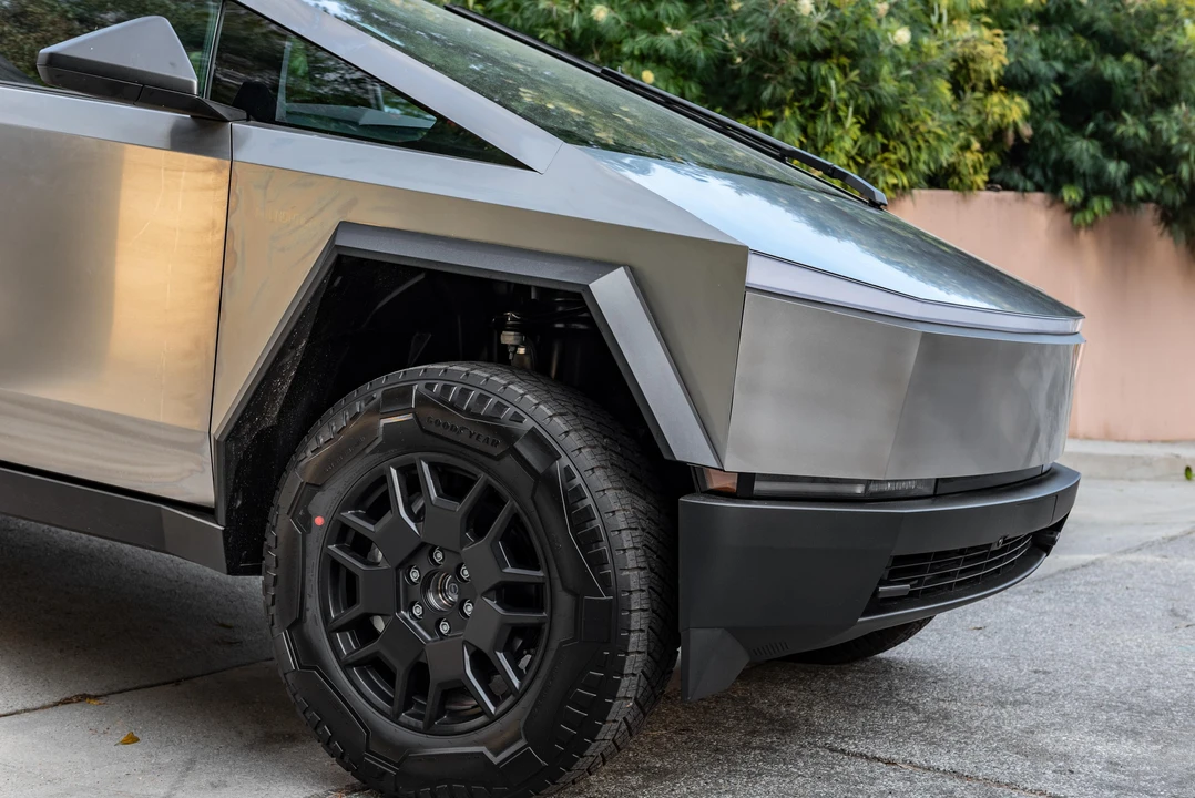 2024 Tesla Cybertruck - Image 10 of 31