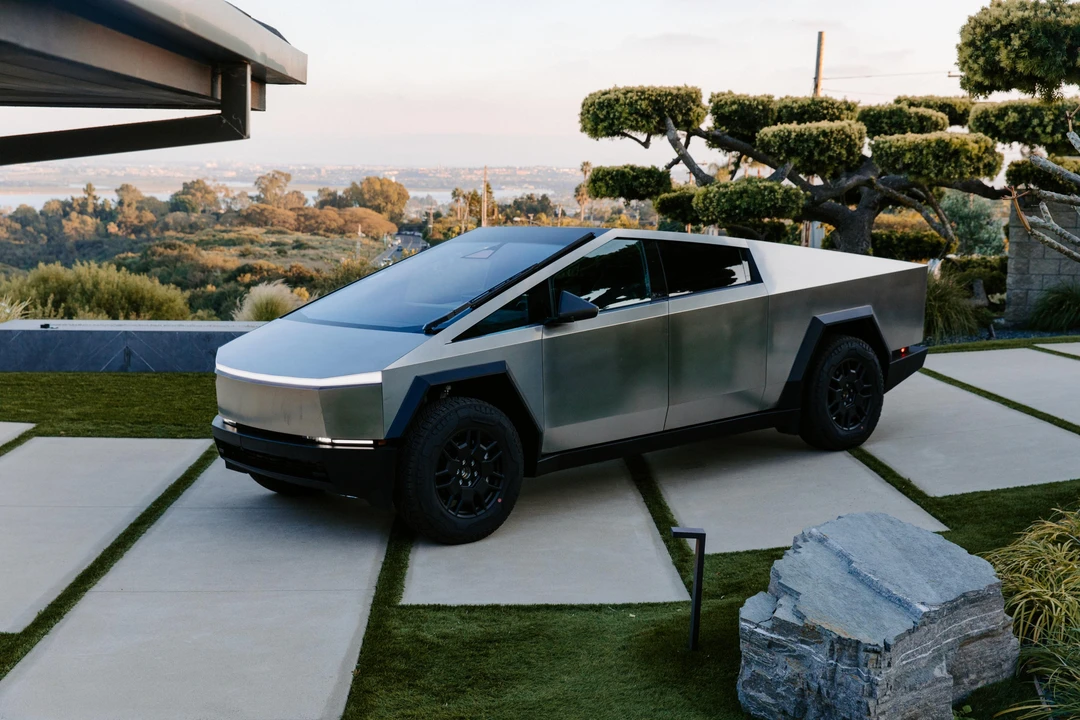 2024 Tesla Cybertruck - Image 12 of 31