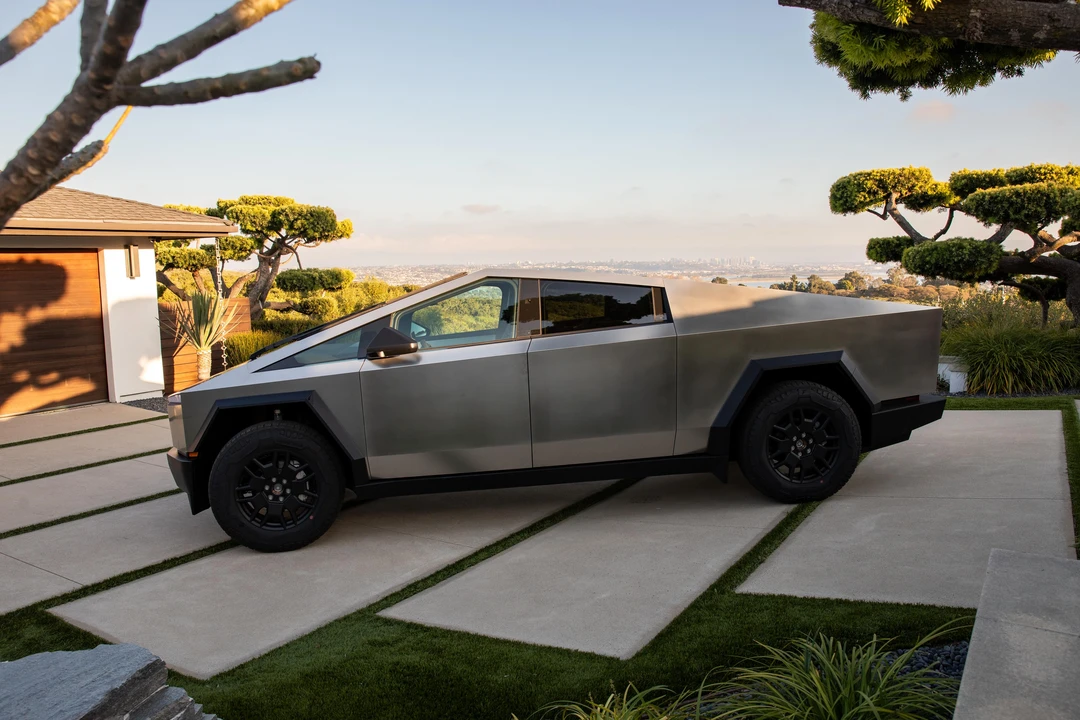 2024 Tesla Cybertruck - Image 16 of 31