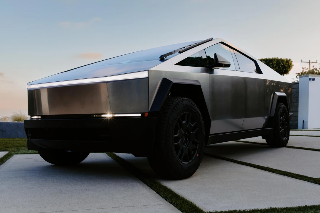 2024 Tesla Cybertruck - Image 11 of 31