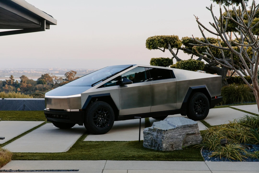 2024 Tesla Cybertruck - Image 14 of 31