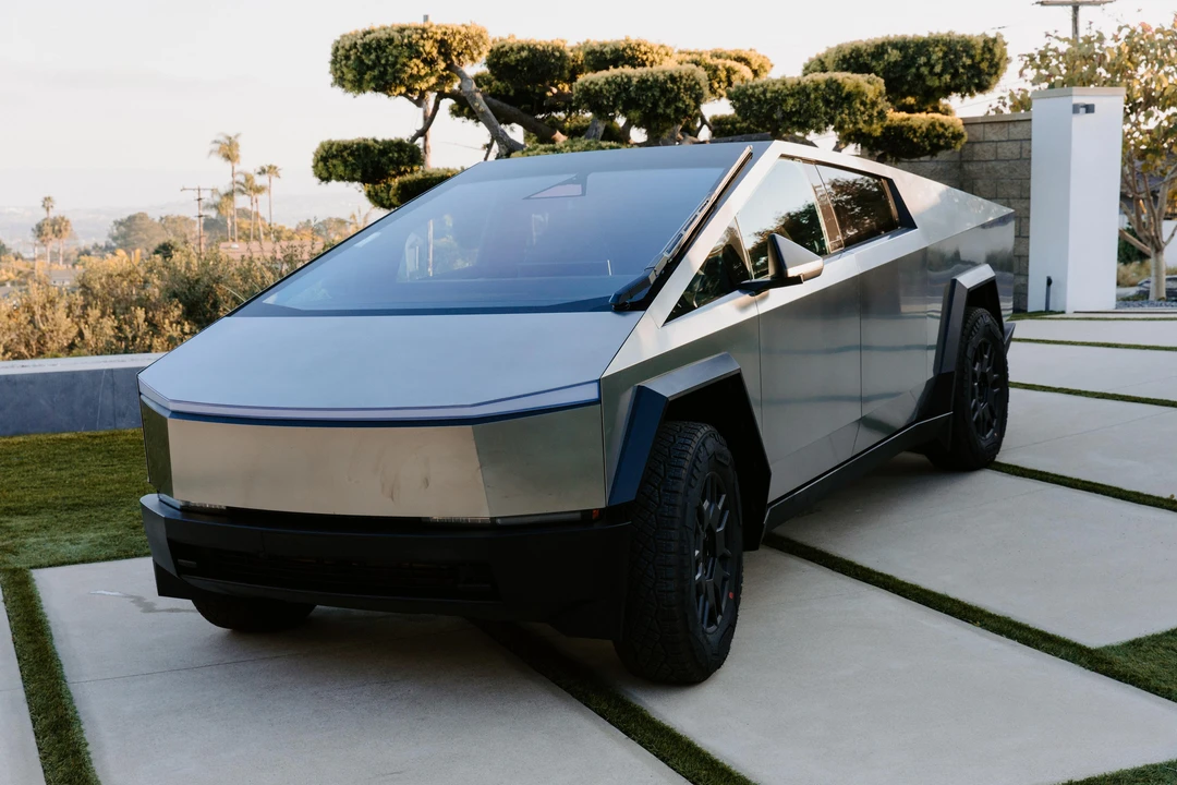 2024 Tesla Cybertruck - Image 10 of 31
