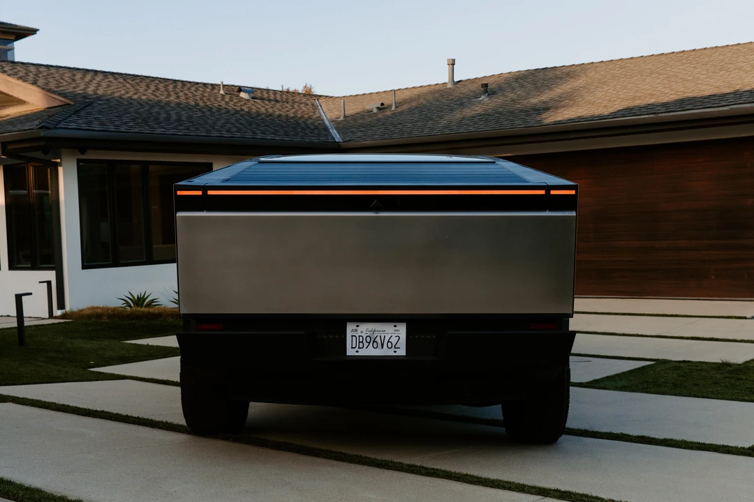 2024 Tesla Cybertruck - Image 18 of 31