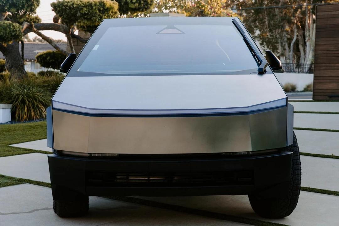 2024 Tesla Cybertruck - Image 2 of 31