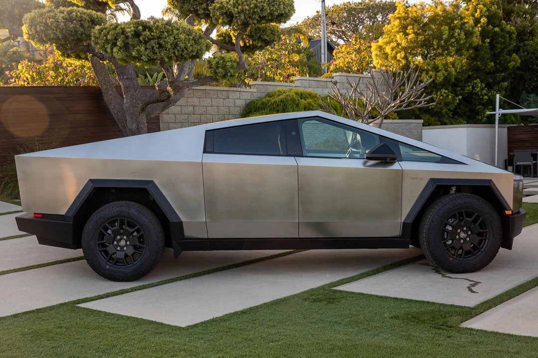 2024 Tesla Cybertruck - Image 3 of 31