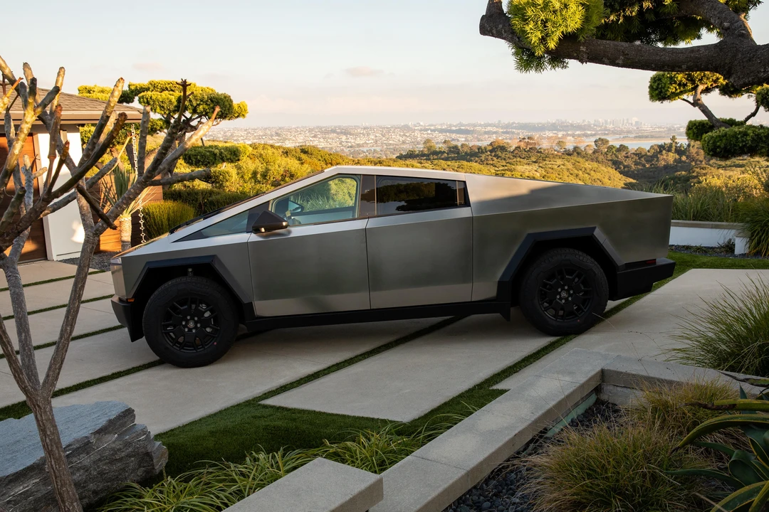 2024 Tesla Cybertruck - Image 17 of 31