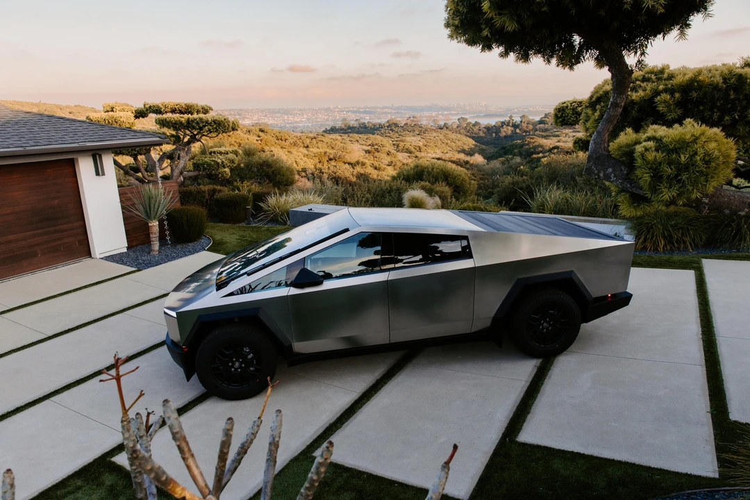 2024 Tesla Cybertruck - Image 15 of 31