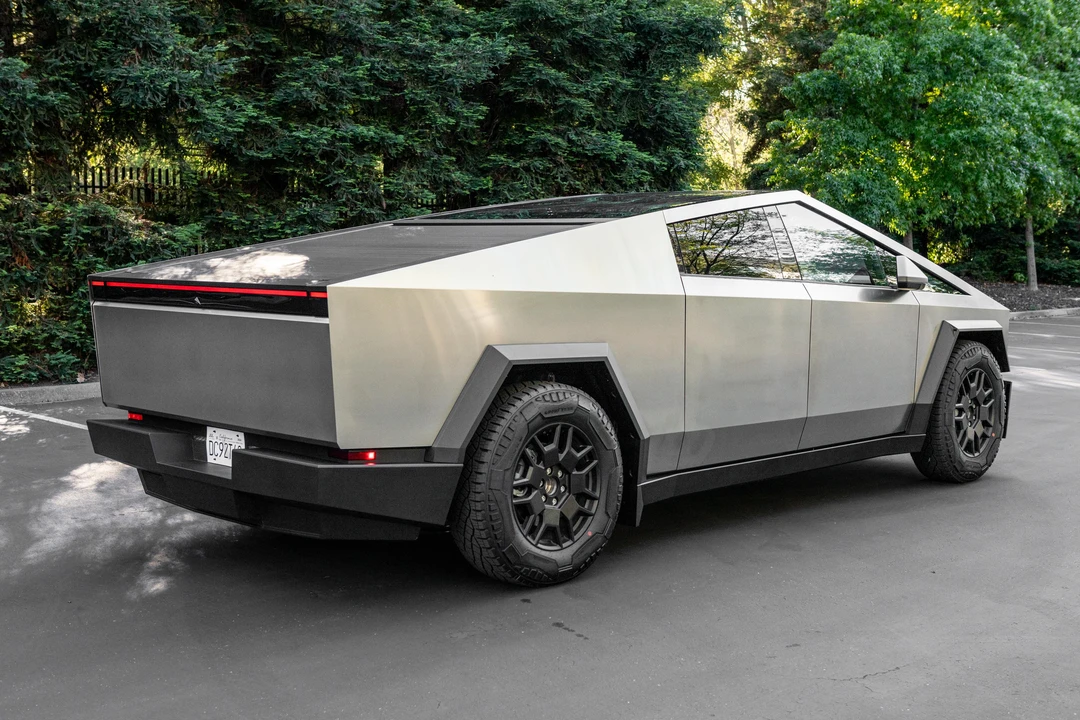 2024 Tesla Cybertruck - Image 10 of 31